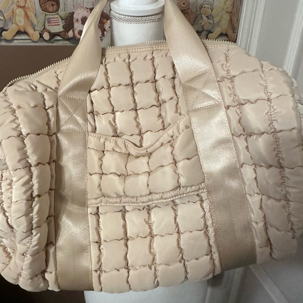 Urban expressions Elegant Cream Quilted Women's Bag NWT - Picture 6 of 8